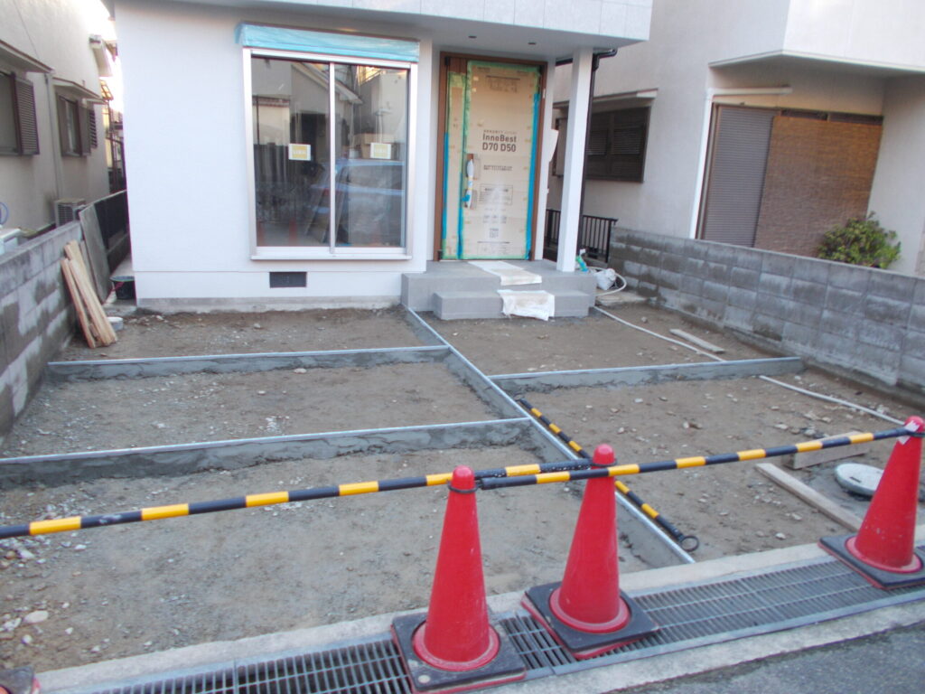 ㈬駐車場土間ｺﾝｸﾘｰﾄ地準備